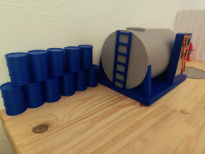 Hoftankstelle mit Zapfsäule